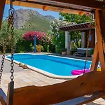Villa Dominus - By Guide *