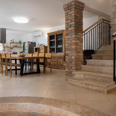 Dominus - By Guide Спліт