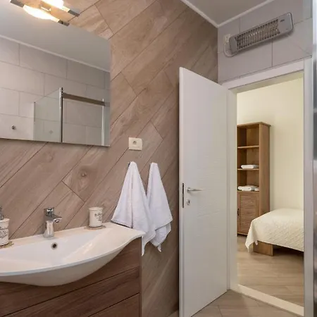 Dominus - By Guide Vila