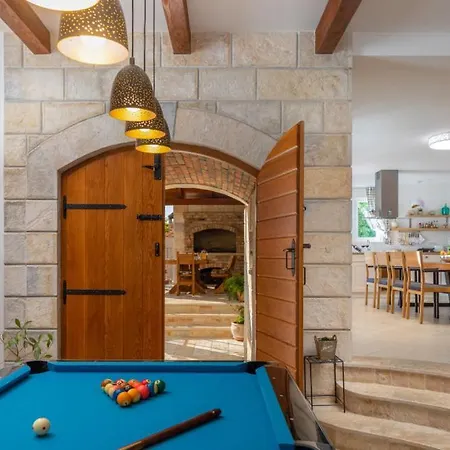 Dominus - By Guide Vila *