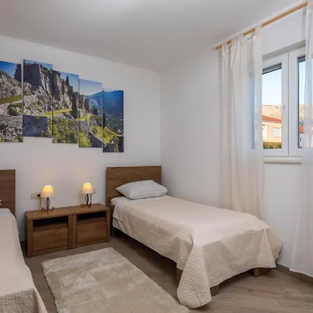 Вілла Dominus - By Guide Спліт