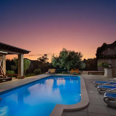 Dominus - By Guide Vila *