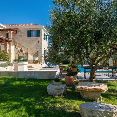 Dominus - By Guide 스플리트