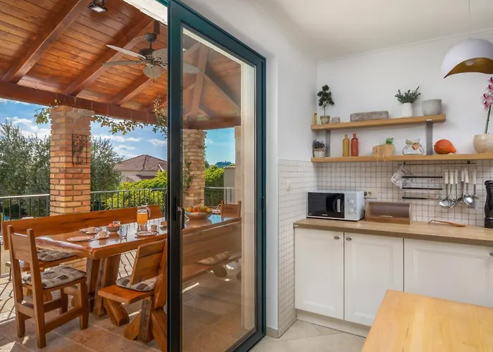 别墅 Dominus - By Guide *