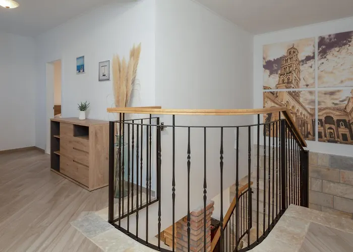 别墅 Dominus - By Guide *